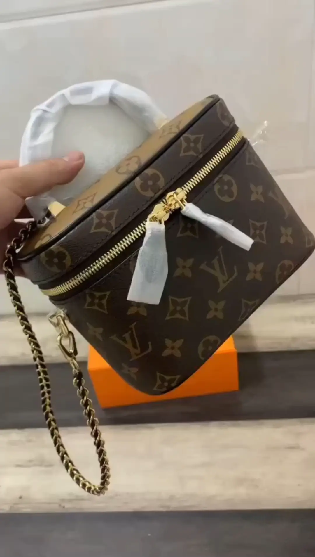 What's In My Bag? + Louis Vuitton Vanity PM Unboxing & Review
