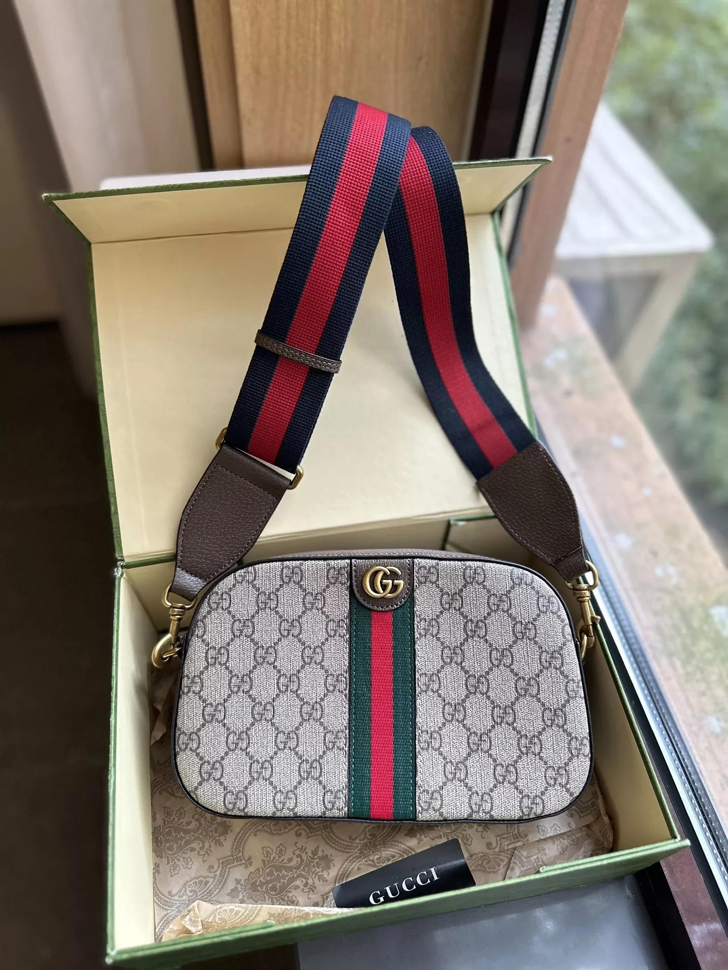 GUCCI です ショルダーバッグ トートバッグ 小さい財布です | Juliaが