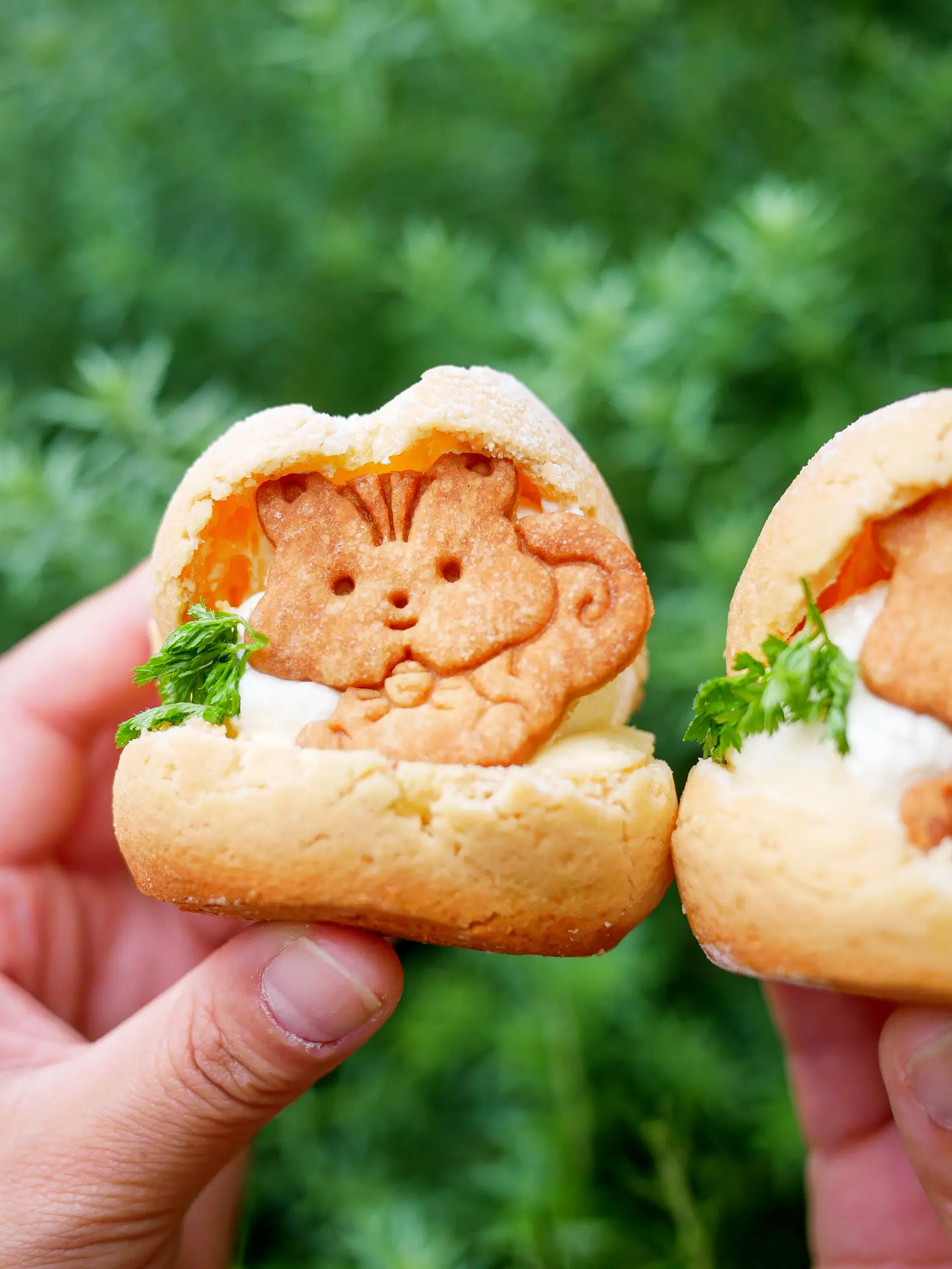 神戸・三ノ宮】神戸に来たら絶対食べてほしい！りすのクッキーがはさまった可愛すぎるシュークリーム🐿 | 📷おき。関西カフェ☕️が投稿したフォトブック  | Lemon8