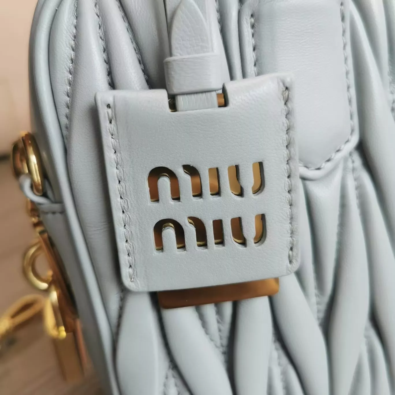 miumiuのバッグは本当にきれいで、この色はとてもきれいです。の画像 (5枚目)