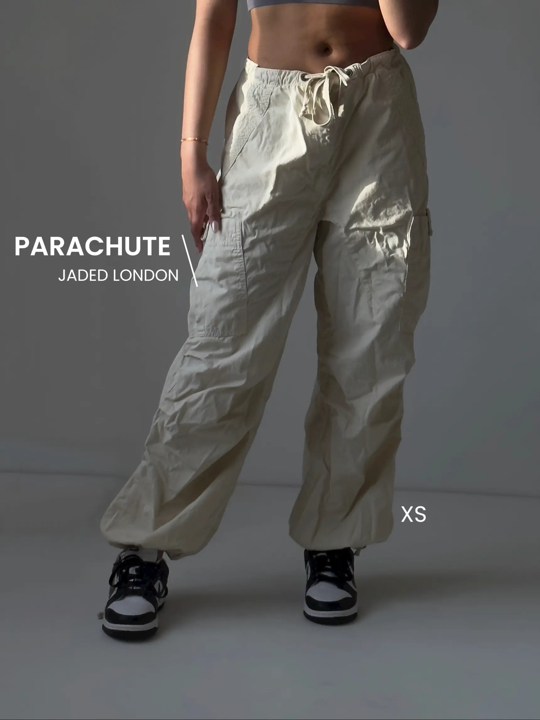 Zara Low/mid rise white cargo pants ✨ —— has some - Depop