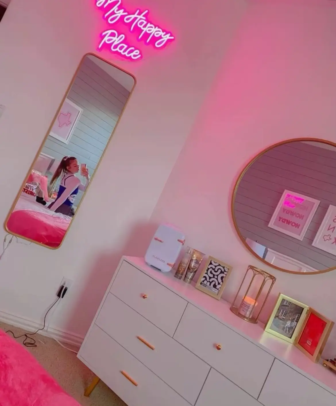 Preppy Dog Wallpaper Pink, Preppy Wall Art for Aesthetic Teen Bedroom –  Literally Pretty
