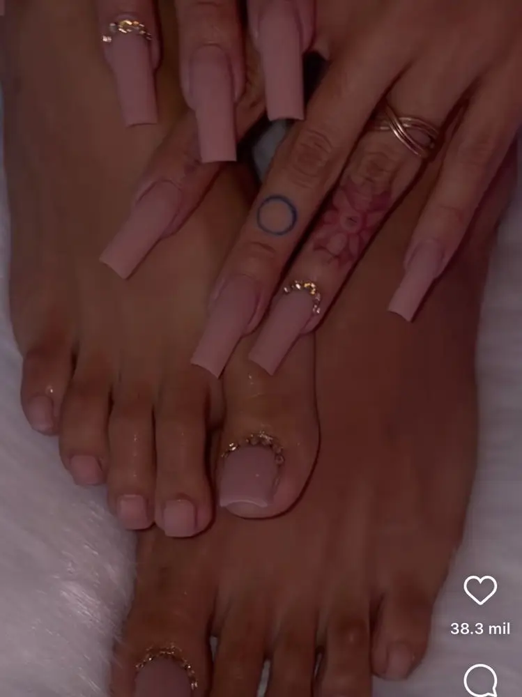 Natural Toes on X: Delicious long natural toenails 👣👣🌷🌷 https