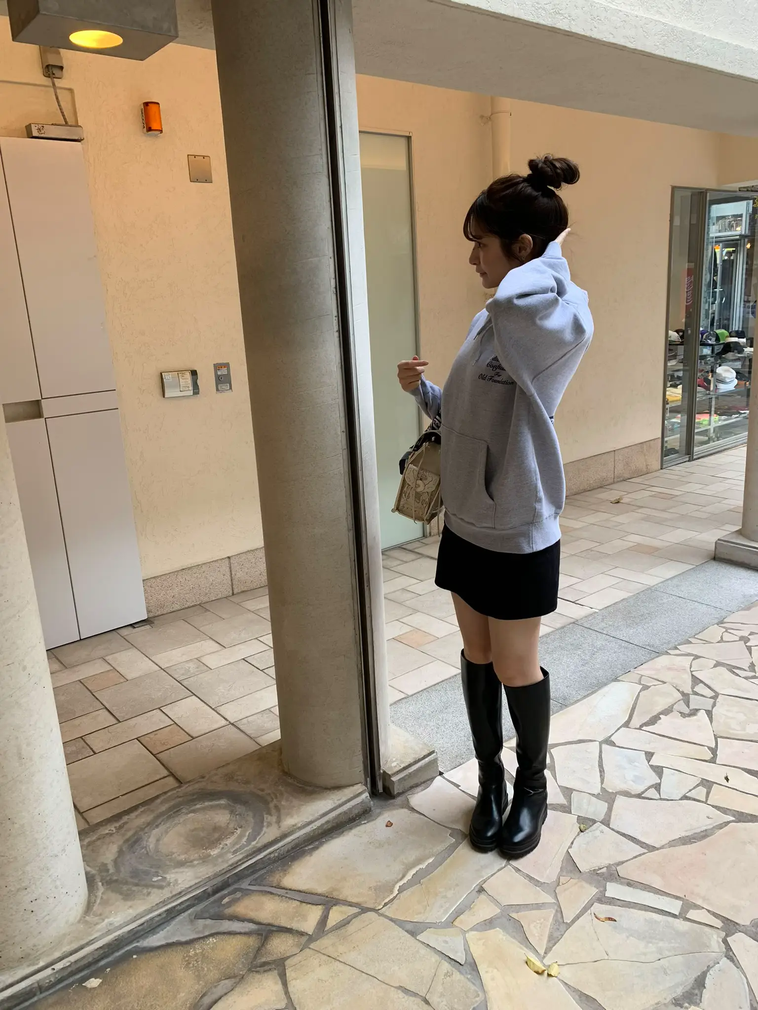 女子高生 白三つ折りソックス エロ パーカーコーデ🤍 | maiが投稿したフォトブック | Lemon8