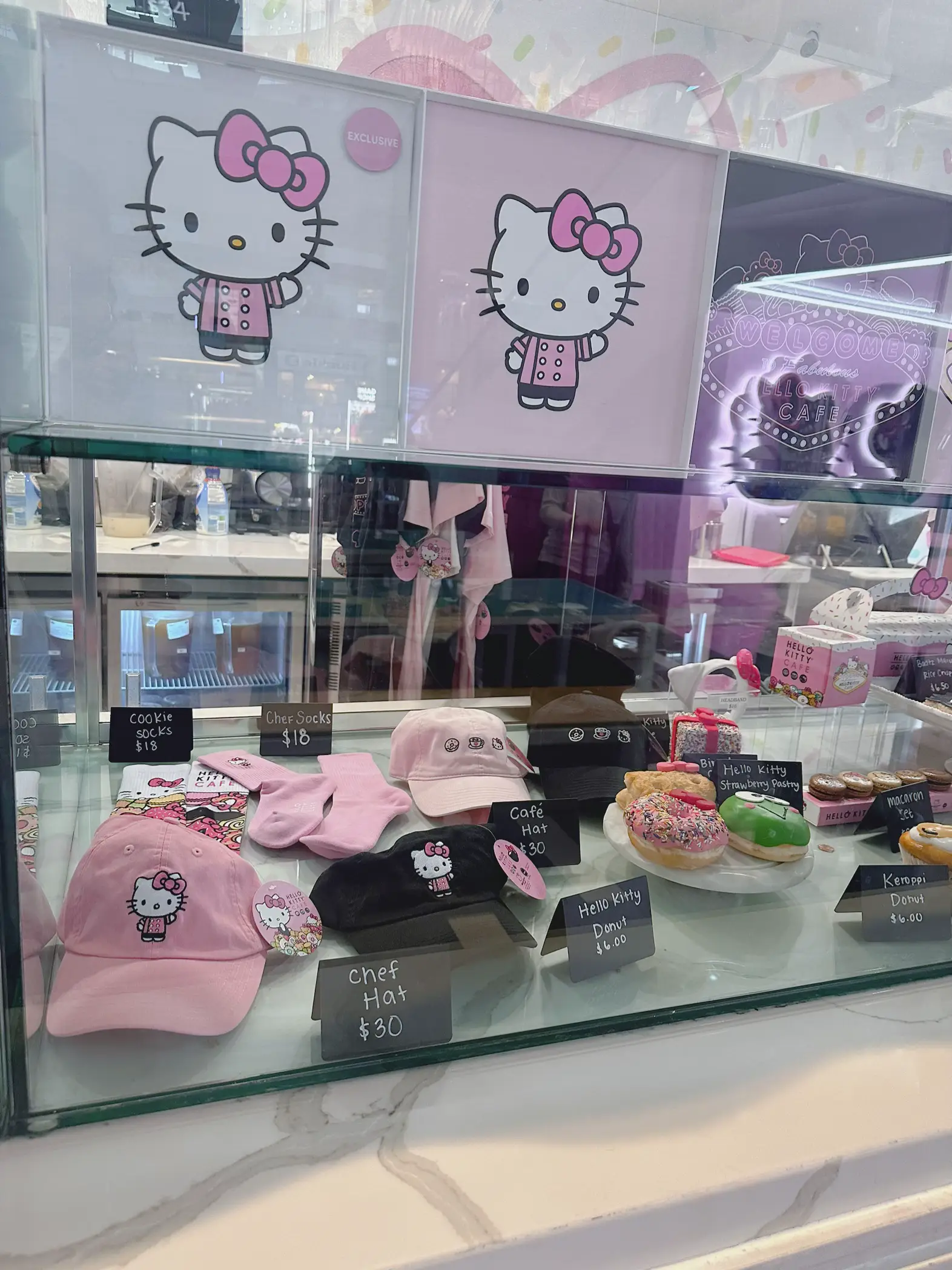 HELLO KITTY CAFE IN LAS VEGAS- Brand New Location at Fashion Show