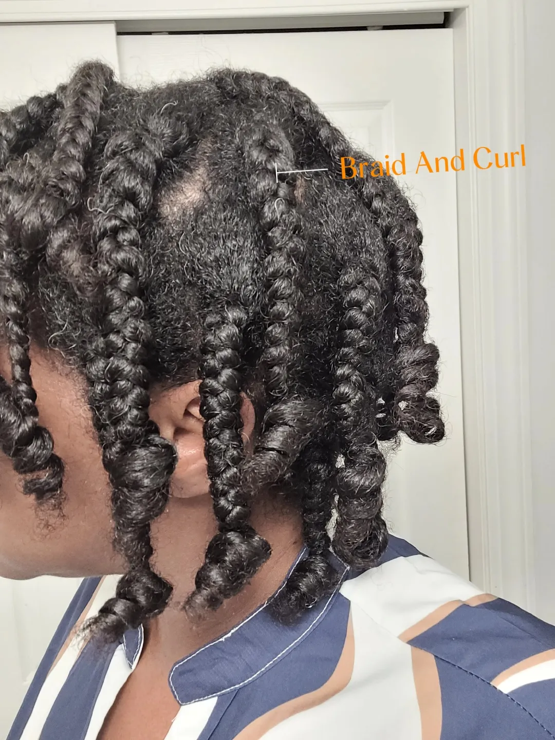 I got these knotless braids 2 weeks ago and my natural hair is poking out  of the braids. Has this happened to any of you? : r/Naturalhair
