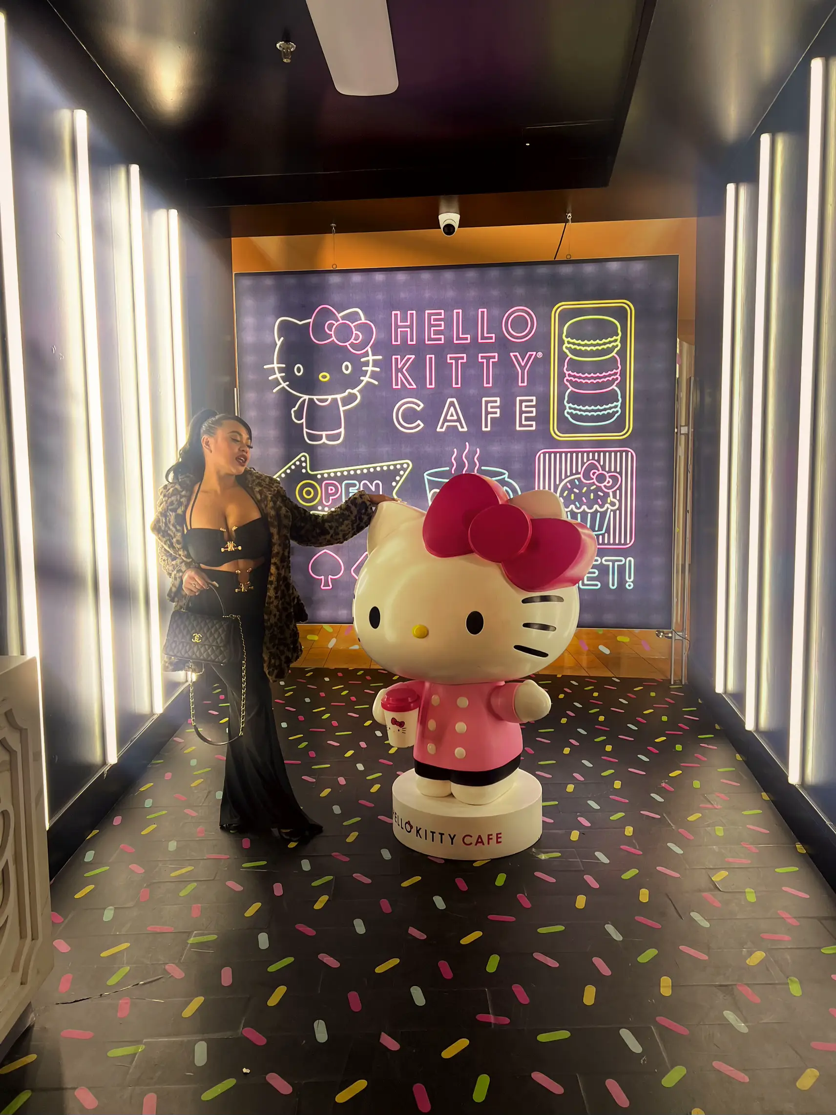 Check Out The Adorable Hello Kitty Cafe In Las Vegas - Secret Las