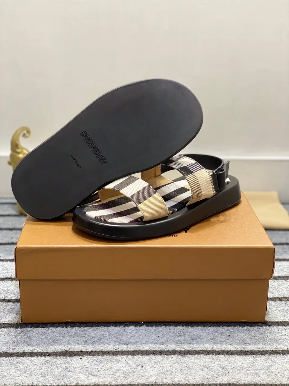 Burberry slippers best sale