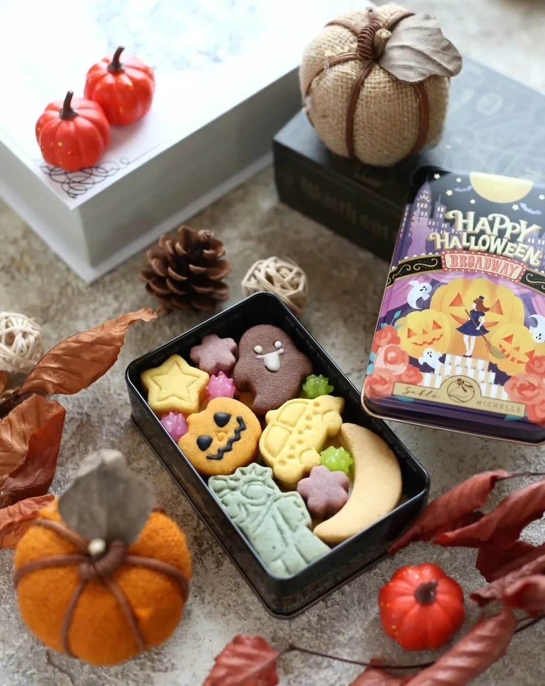 Halloween limited cookie tin | Gallery posted by もなち | Lemon8