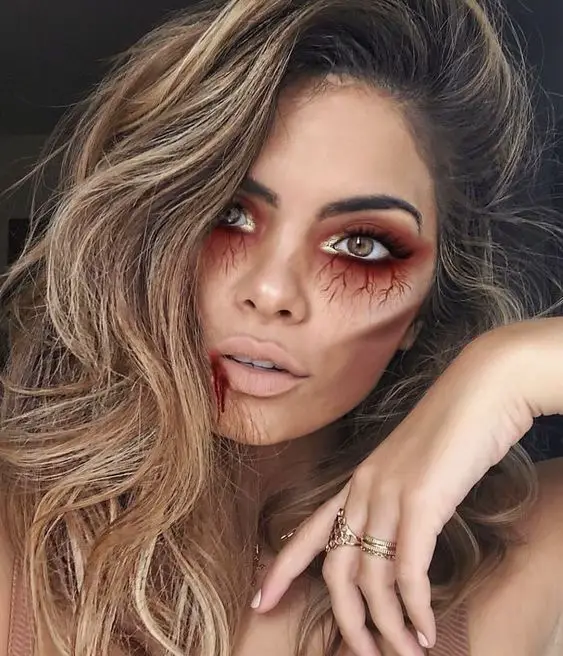 🩸 Halloween Makeup Hack 🩸 ⚠️ TW: FAKE BLOOD ⚠️ • Injury