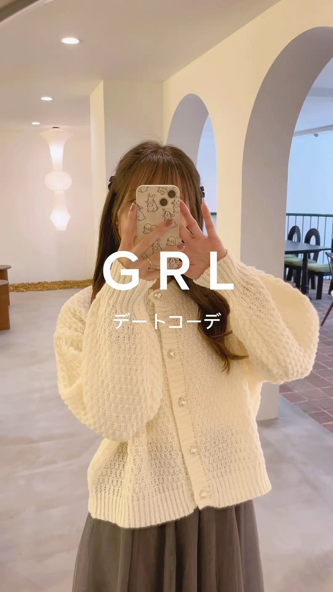バックリボンドットブラウス（川口春奈着用）