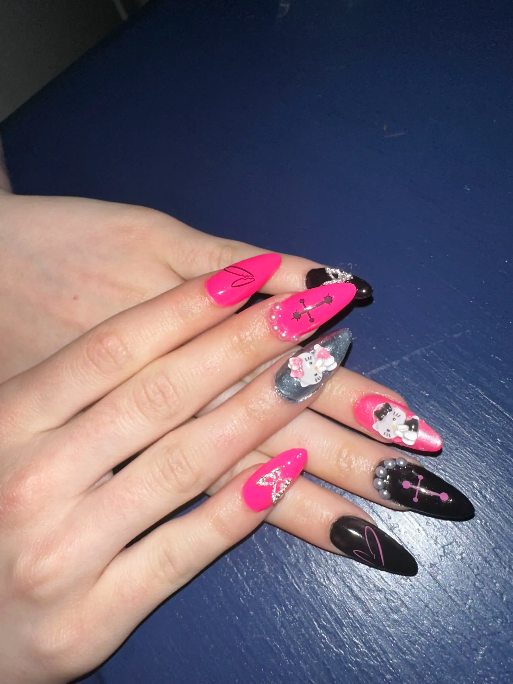 Hello Kitty Nails 🥰, Gallery posted by aleisha 🤩