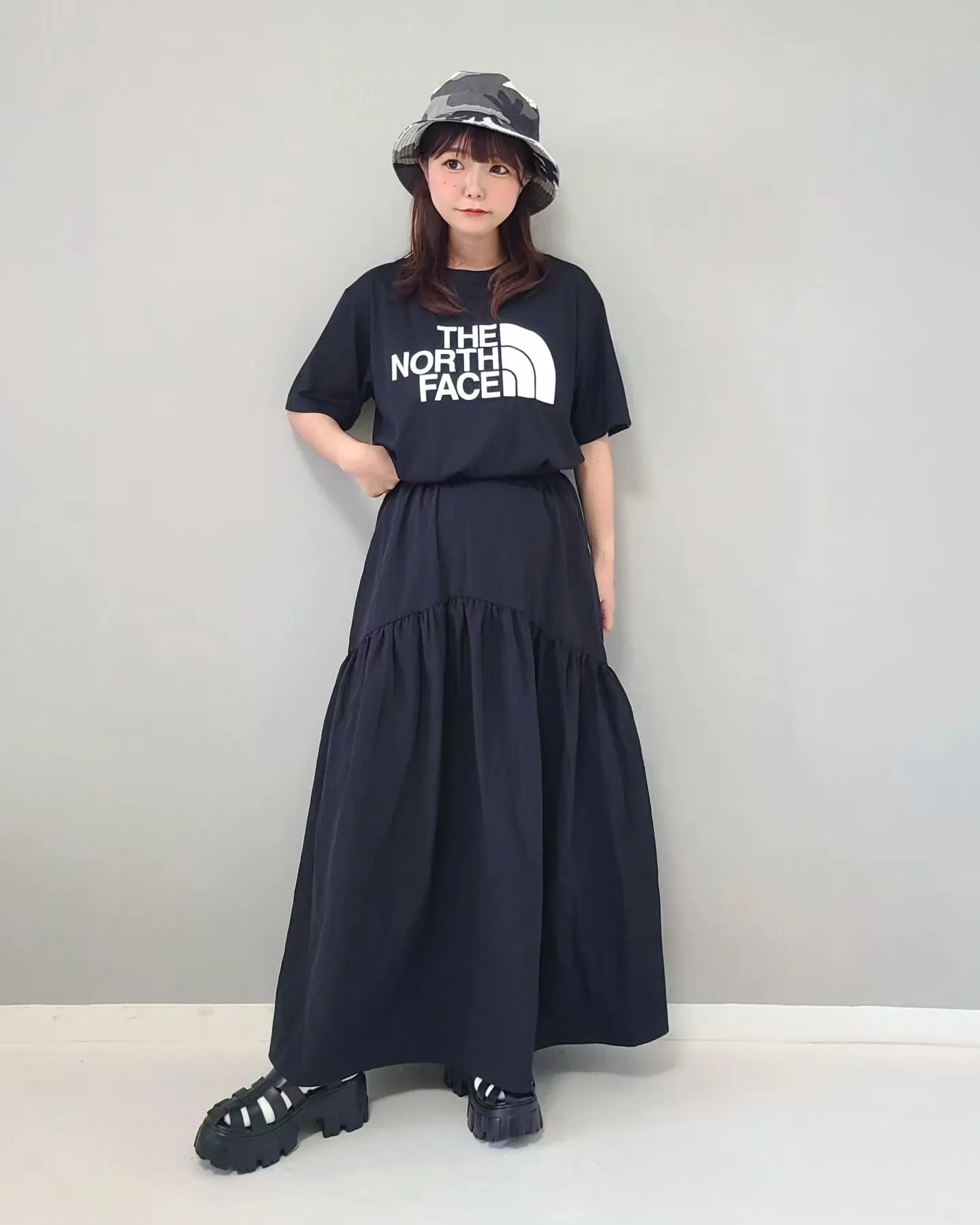 You can buy it at ZOZOTOWN! ⭐ This season's trend nylon skirt