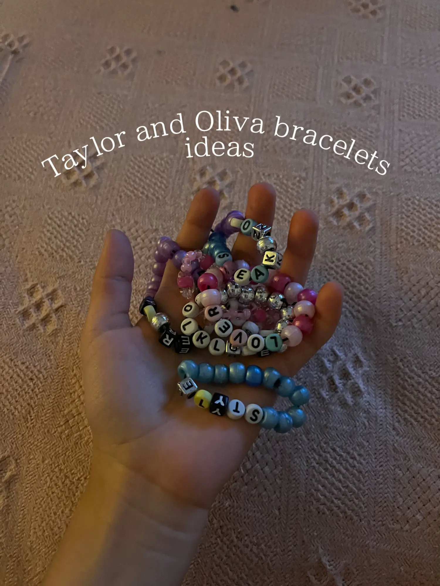 trading bracelets at olivia rodrigo｜TikTok Search