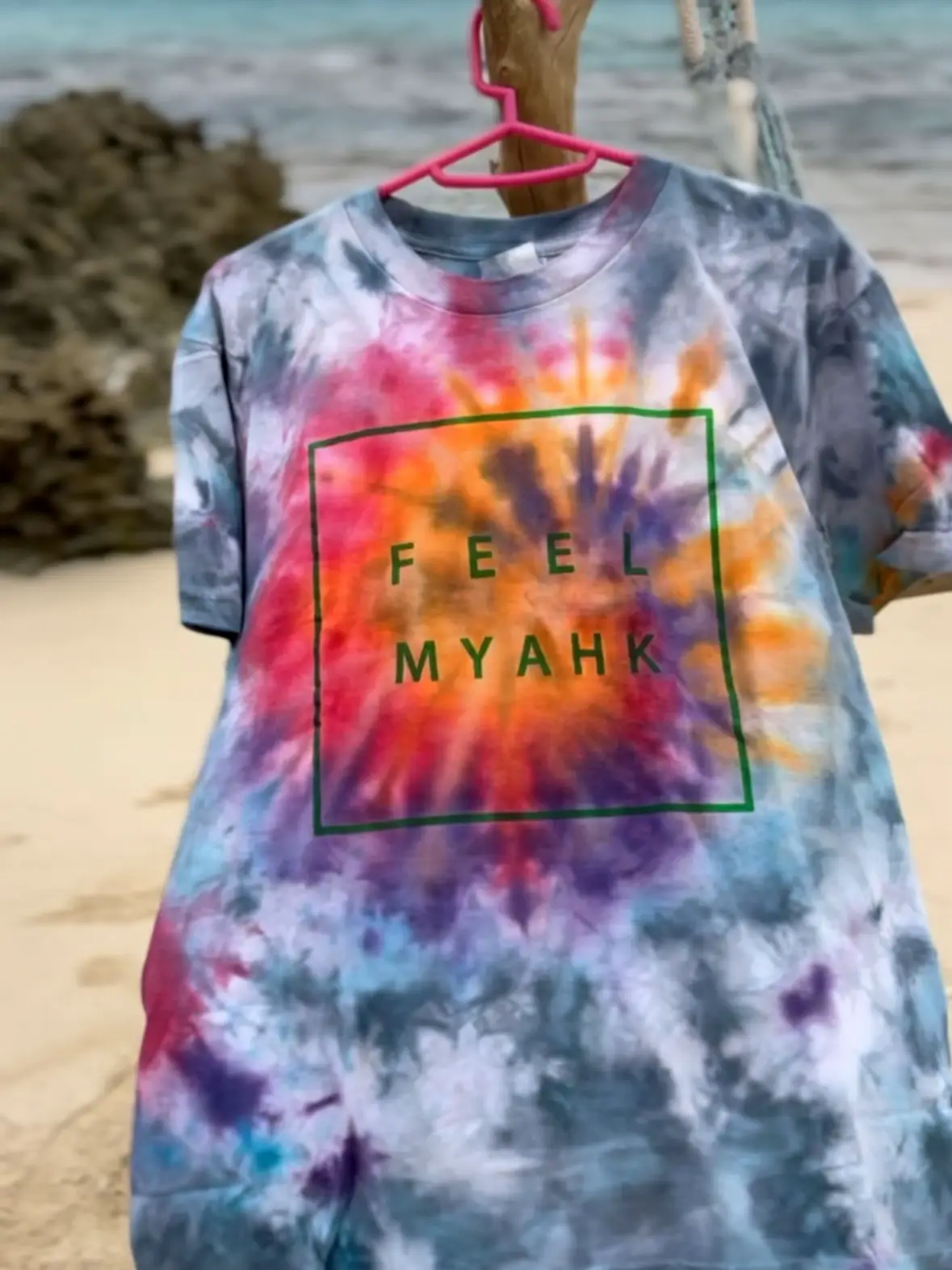 Wearing tie dye in Miyakojima | Gallery posted by 旅人とわたげ/ 海