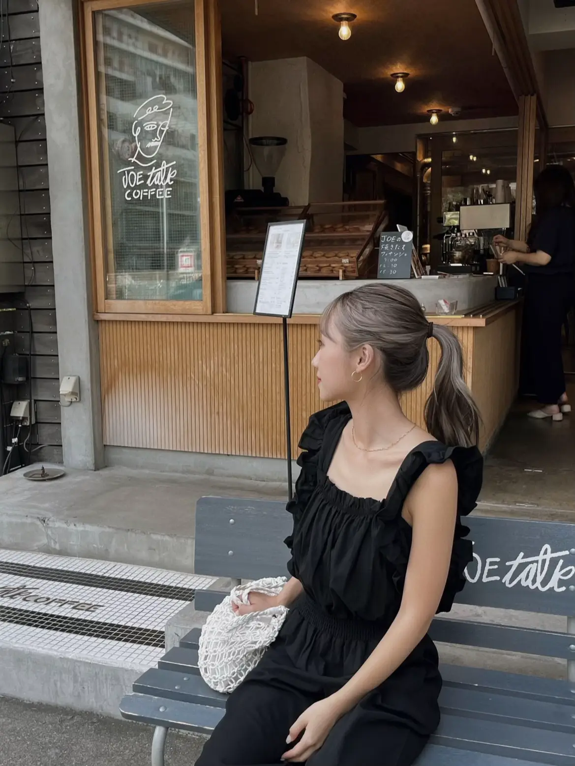 カフェコーデ】ブラックのフリルコンビネゾン☕️❤︎ | Nanamiが投稿