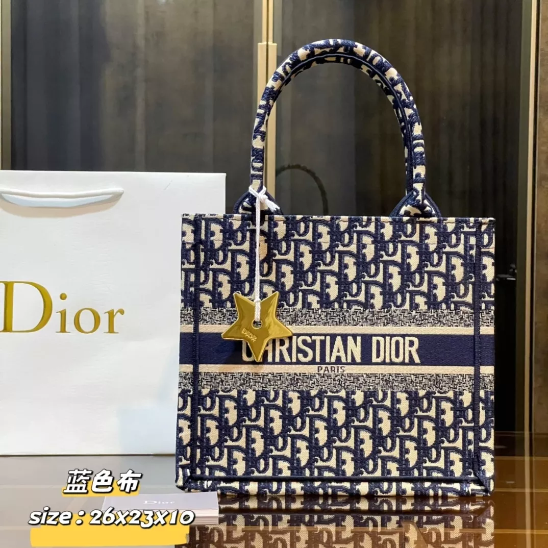 DIOR #3点セット | VV8が投稿したフォトブック | Lemon8