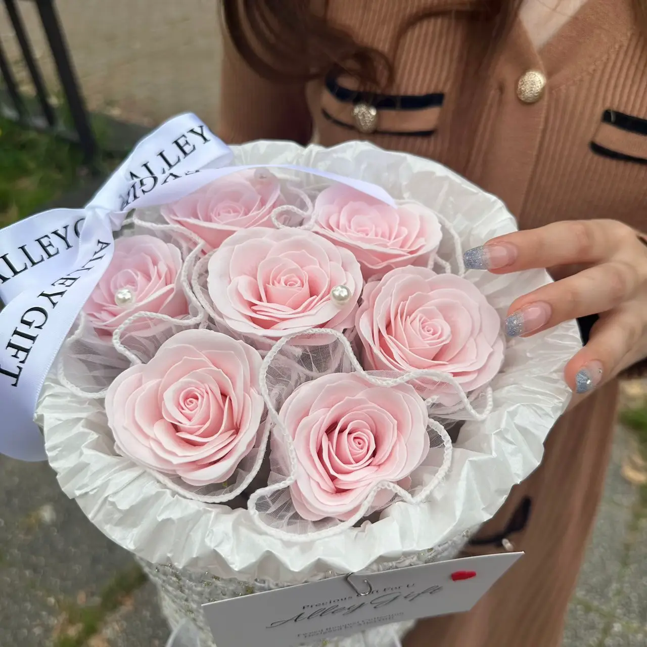 推しの誕生日花束でオーダー殺到 | テレビにも紹介されたAlleyGiftのインスタ映え花束🫶💗 | AlleyGiftが投稿したフォトブック |  Lemon8