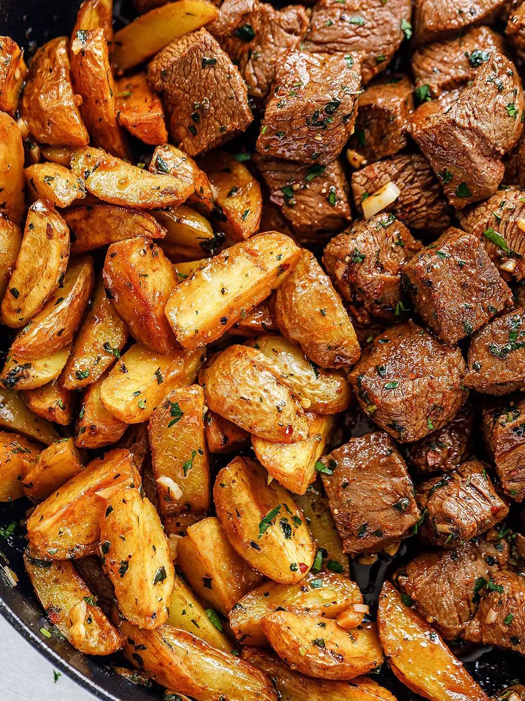 Garlic Butter Steak Bites and Potatoes Gallery posted by McKay🎀 Lemon8