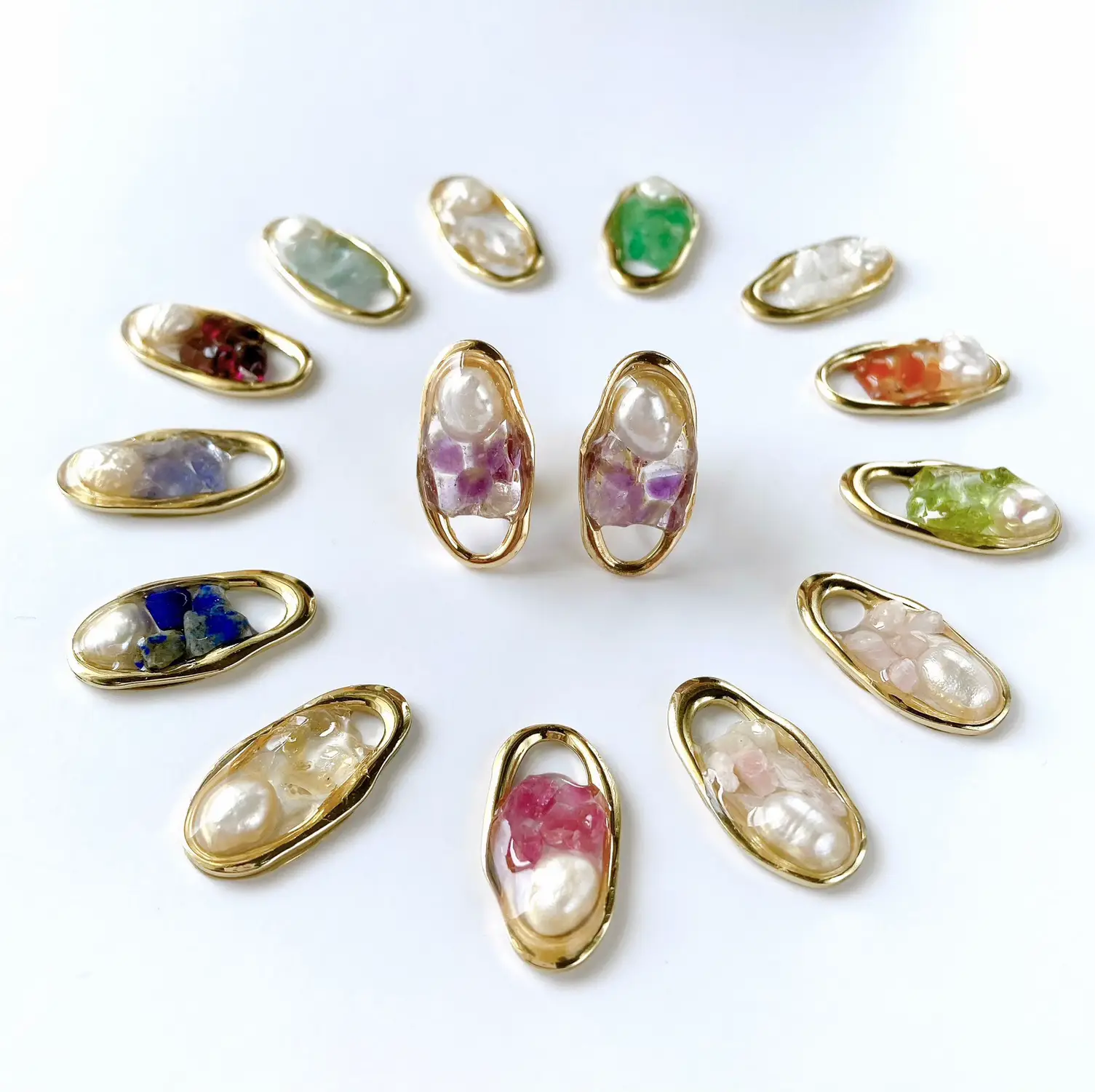 大人かわいい♡ミルキーアクアのドロップチャーム （誕生石と淡水 