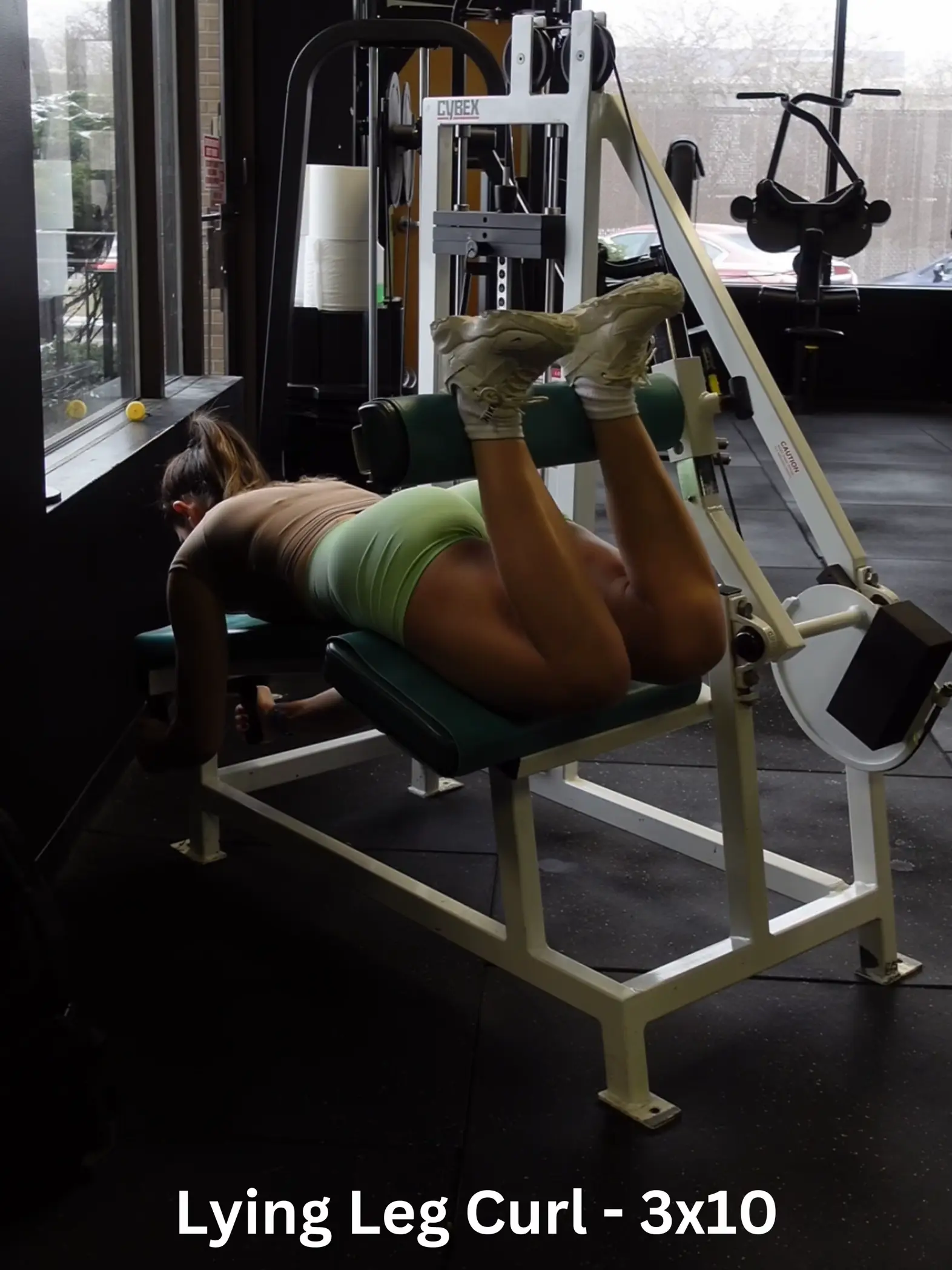 Girl doing dumbbell bench press - AST Sports Science