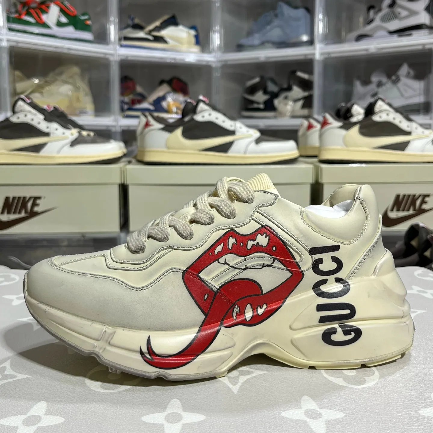 How to clean on sale white gucci sneakers