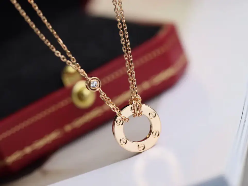 カルティエのLOVEシリーズの二重ディスクネックレス | Sunbeam Jewels 
