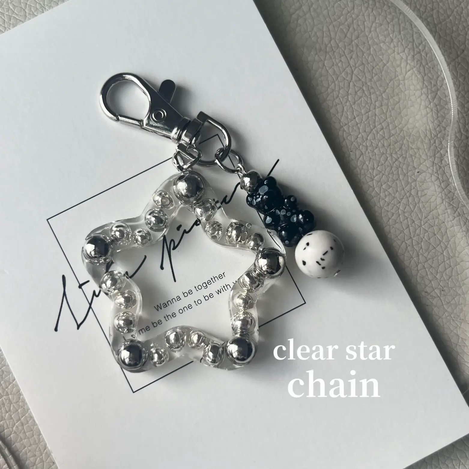 ラウンドイニシャル オレンジカラーラウンドレジンヘアゴム