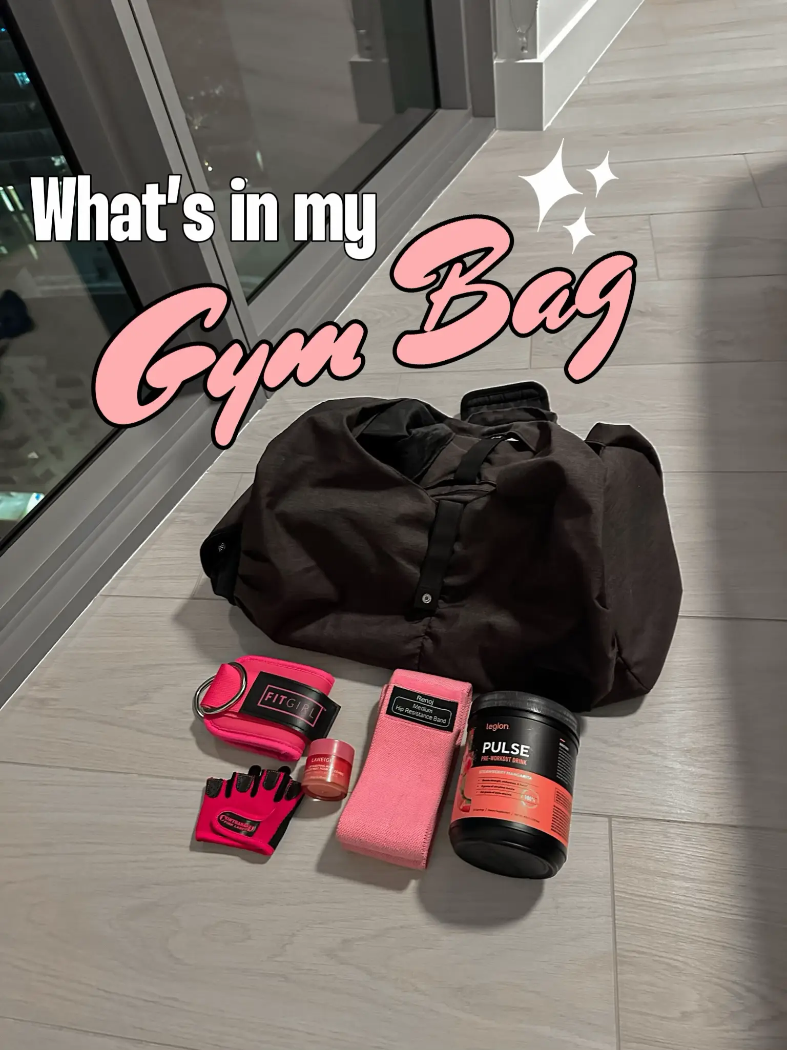 My gym essentials 💗💅🏼 what's in your gym bag? I defs need a cute li