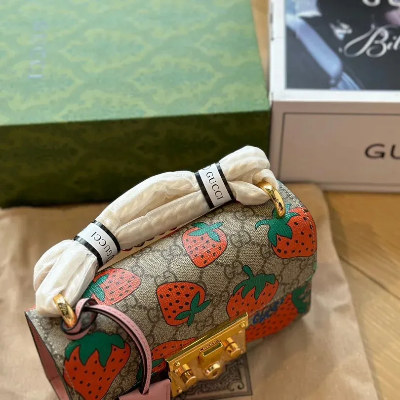 Gucci hot sale strawberry purse