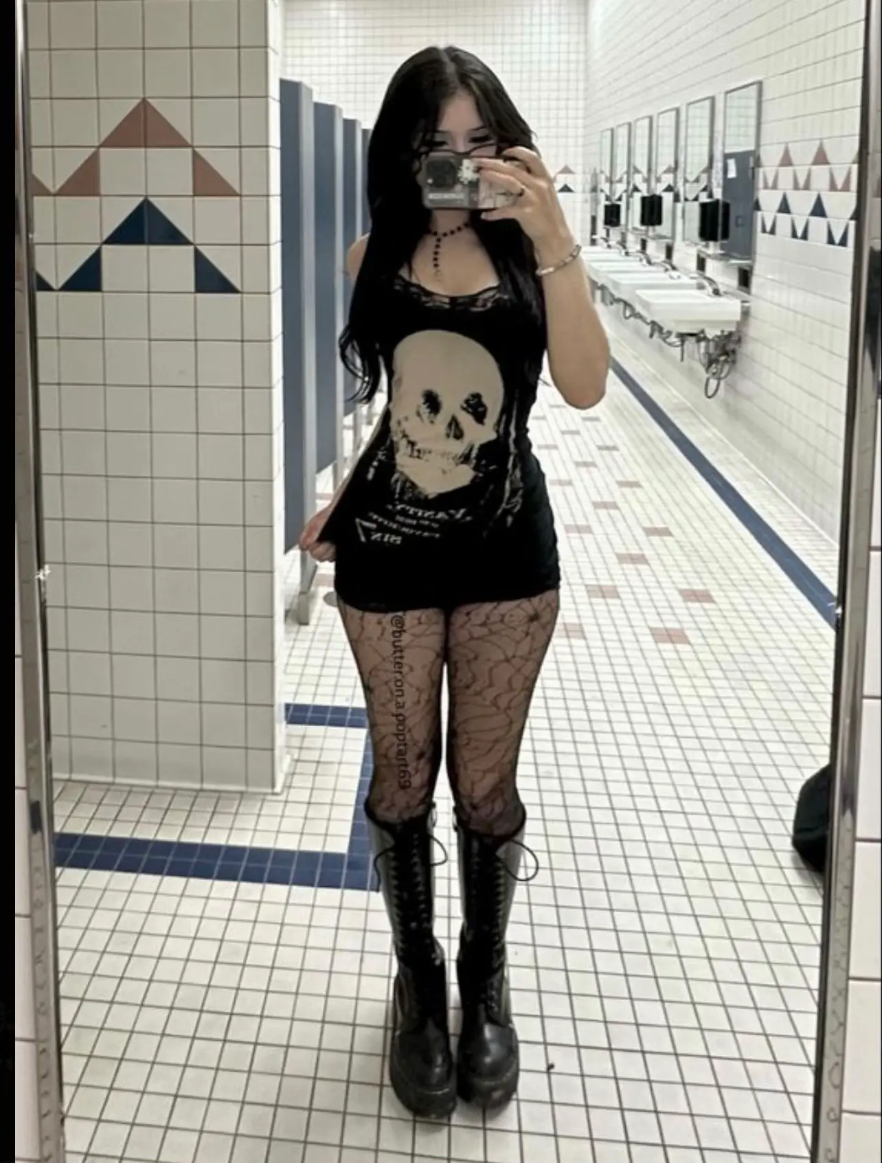Let's hear it for the white fishnets + black outfit! : r/alternativefashion
