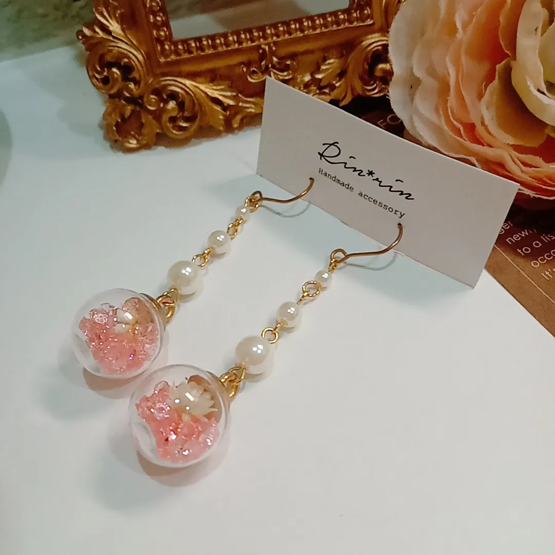 フラワー入り?ガラスドームピアス? | ❥·・Rin*rin *⑅♥︎が投稿 