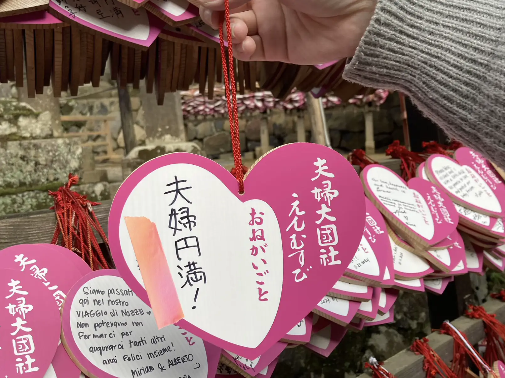 30 万円です。赤富士(恋愛夫婦円満御家族円満)