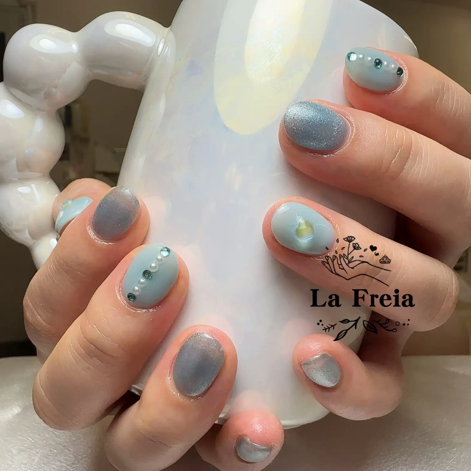 水色ネイル💅🏻 | Reina レイナが投稿したフォトブック | Lemon8