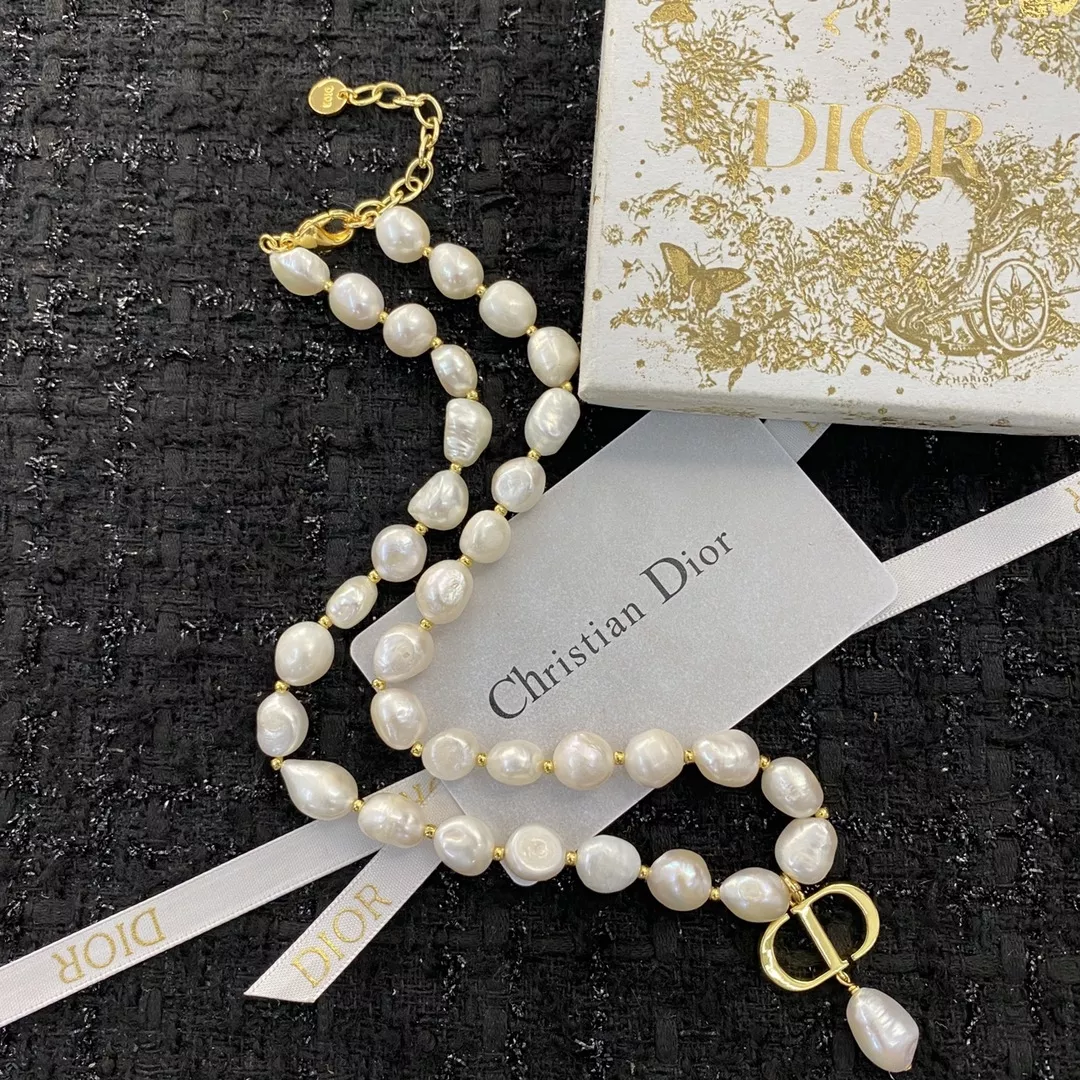 DIOR #ネックレス🤩 | Rosaが投稿したフォトブック | Lemon8