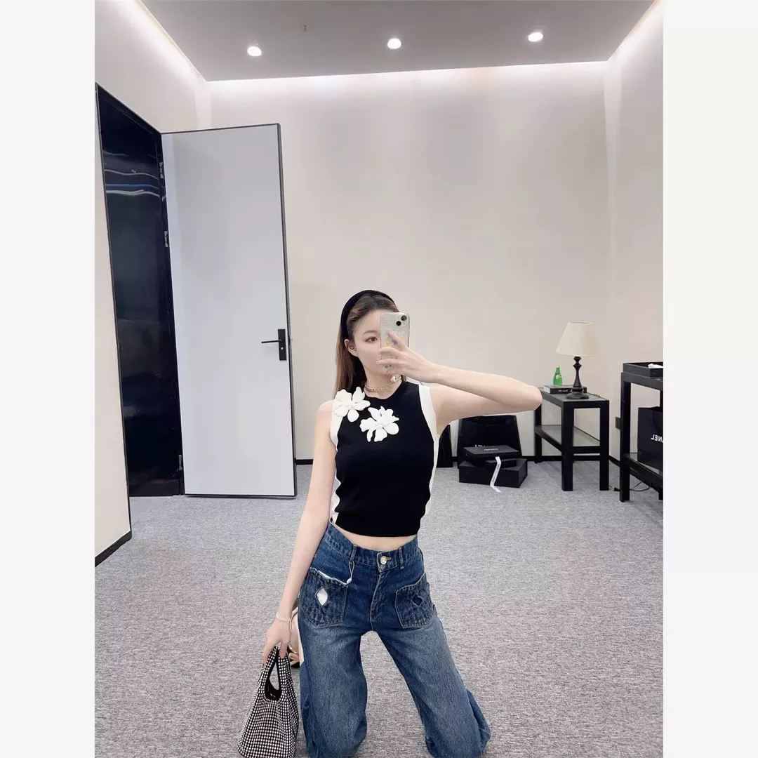 🔥CHANEL春夏新作縦縞のぶつかり色立体フラワーニットベスト | 栗田  