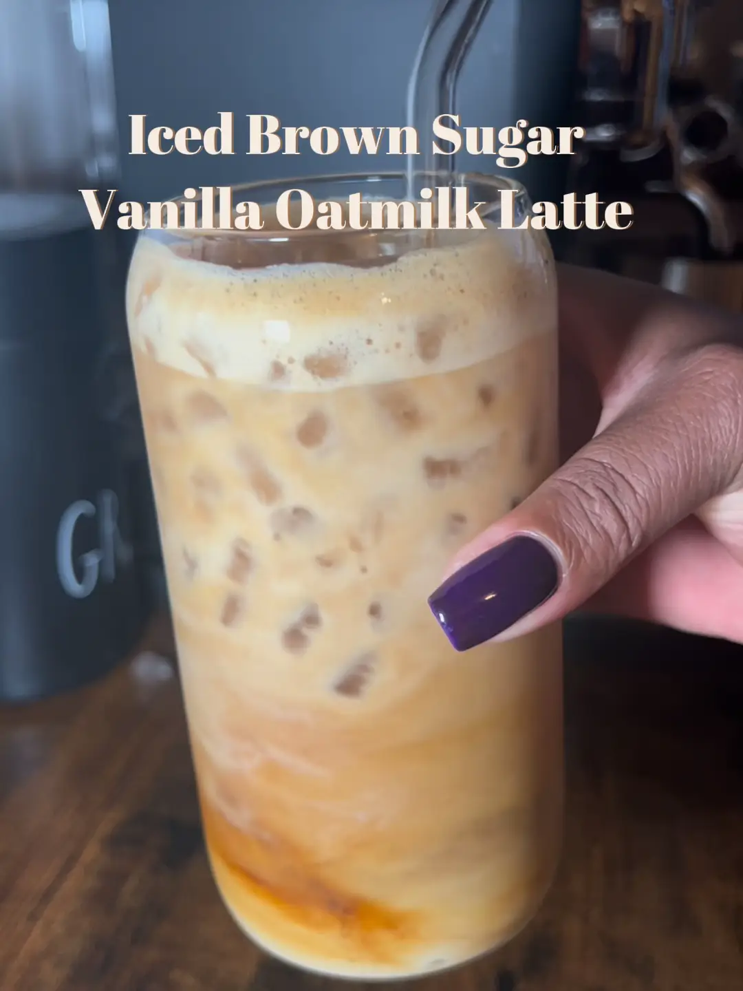 How to Make a Refreshing Oat Milk Iced Latte with your Nespresso