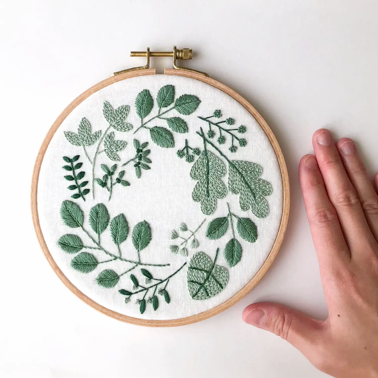 刺繍パネル botanical 白×緑 16cm | atelier oravaが投稿したフォトブック | Lemon8