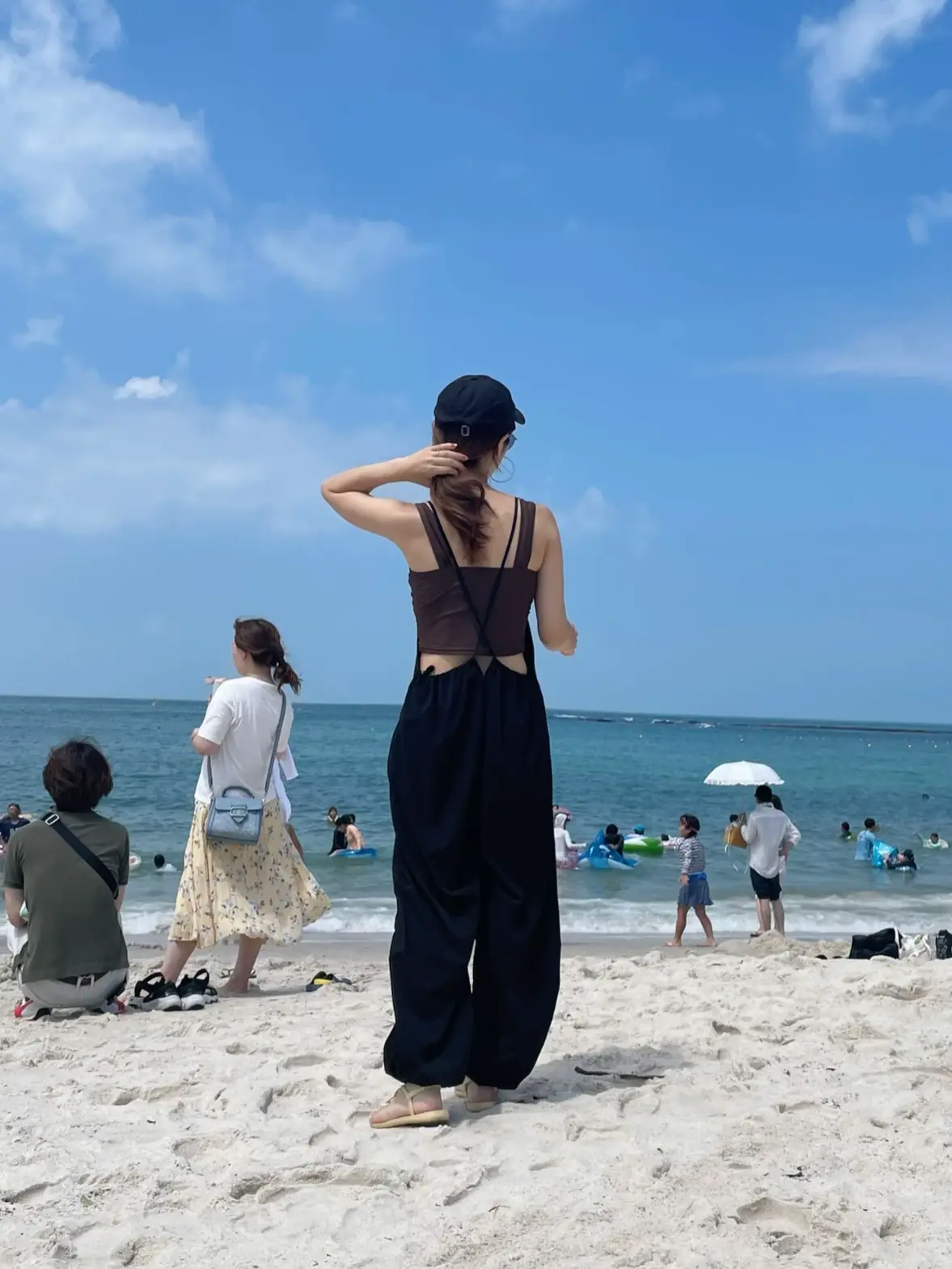 2024年のpool day outfitのアイデア20選